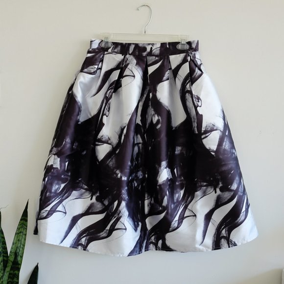 White with black smoke print tea length skirt - Picture 1 of 15
